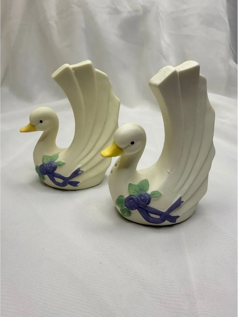 Swan Salt Pepper Shakers 1980’s Vintage Purple Roses Ribbon